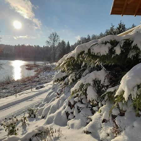 Ezerkalni Villa Raiskums Екстериор снимка