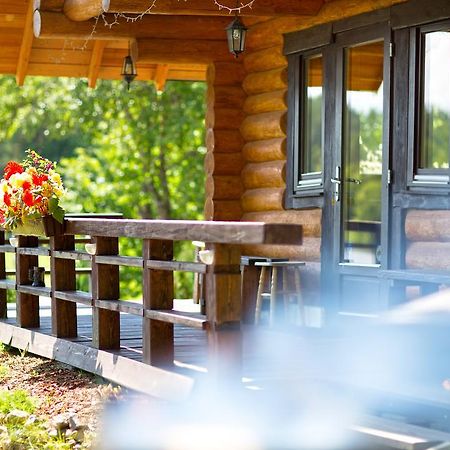 Ezerkalni Villa Raiskums Екстериор снимка