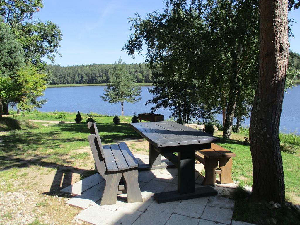 Ezerkalni Villa Raiskums Екстериор снимка