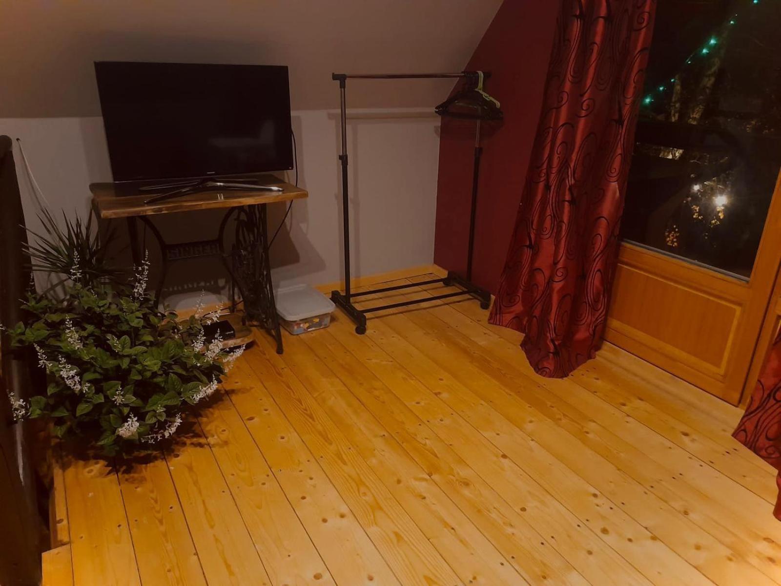 Ezerkalni Villa Raiskums Екстериор снимка