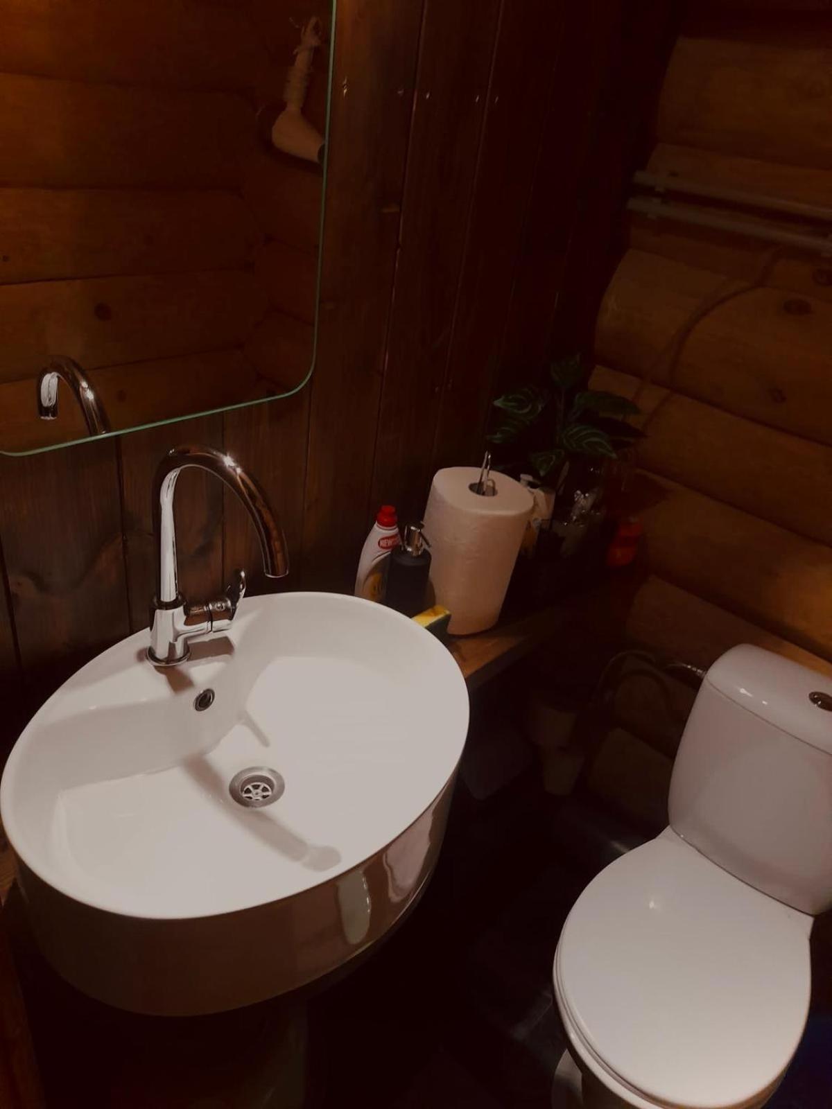 Ezerkalni Villa Raiskums Екстериор снимка