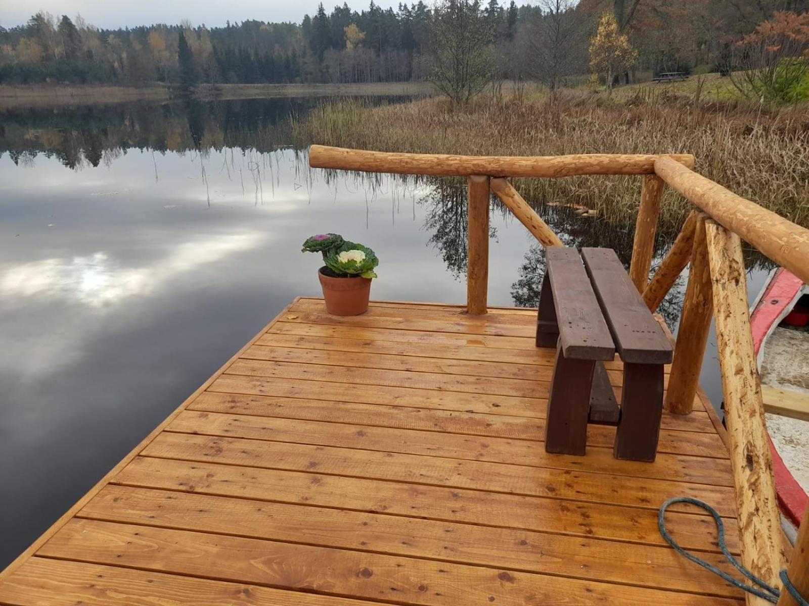 Ezerkalni Villa Raiskums Екстериор снимка
