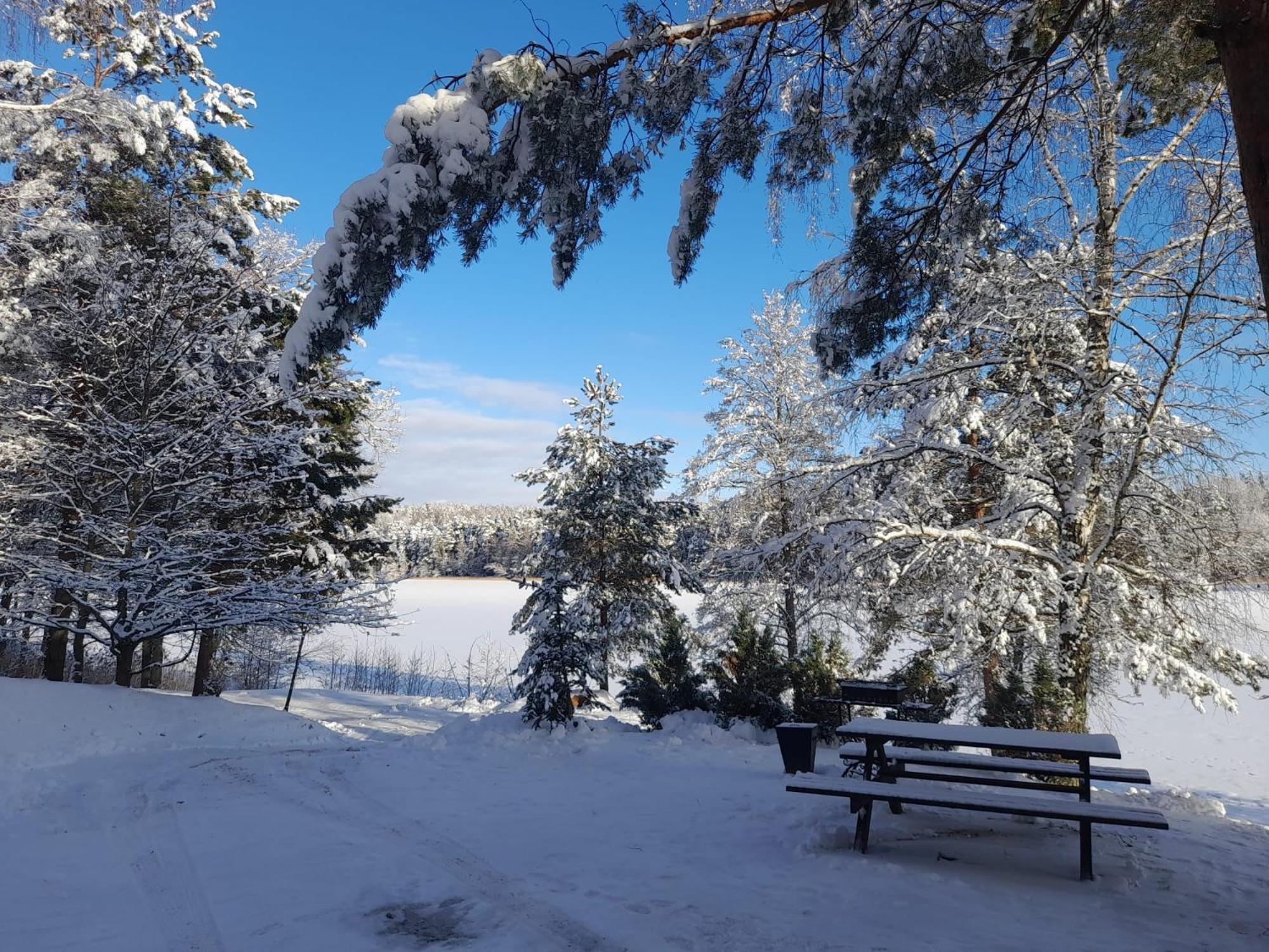 Ezerkalni Villa Raiskums Екстериор снимка