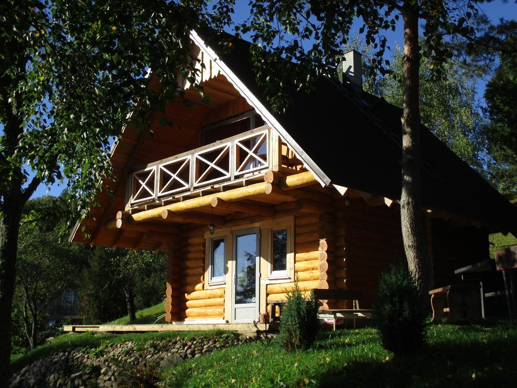 Ezerkalni Villa Raiskums Екстериор снимка
