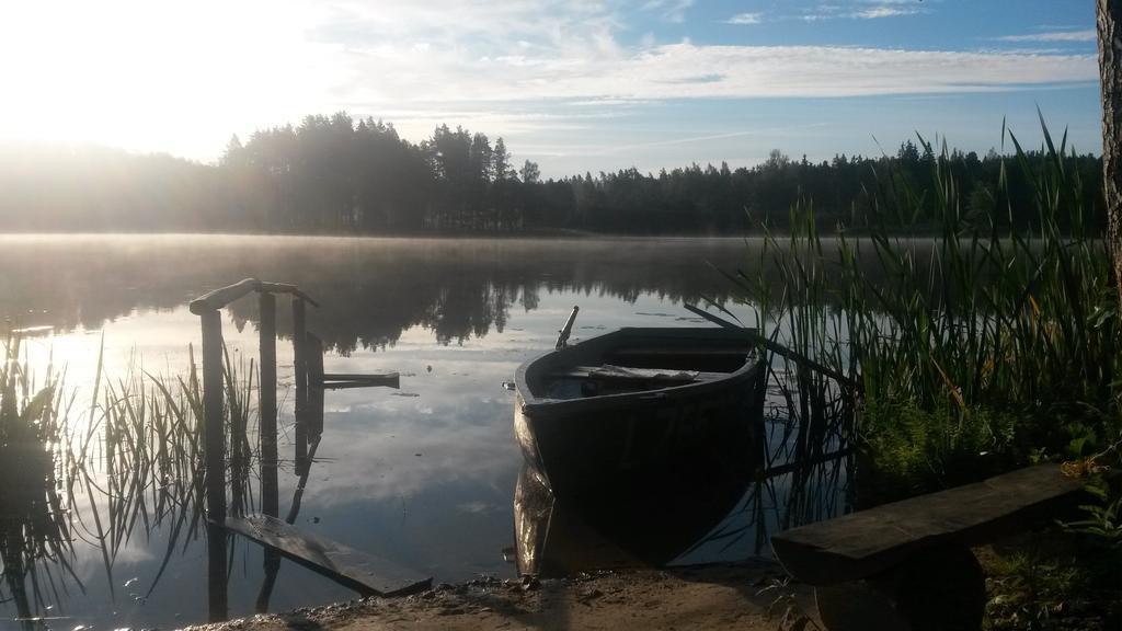 Ezerkalni Villa Raiskums Екстериор снимка