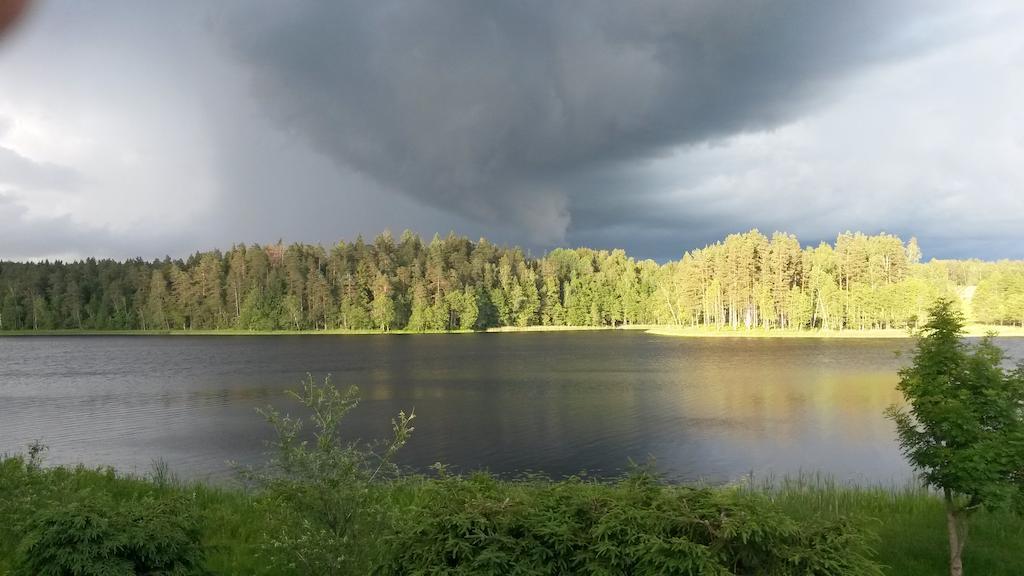 Ezerkalni Villa Raiskums Екстериор снимка