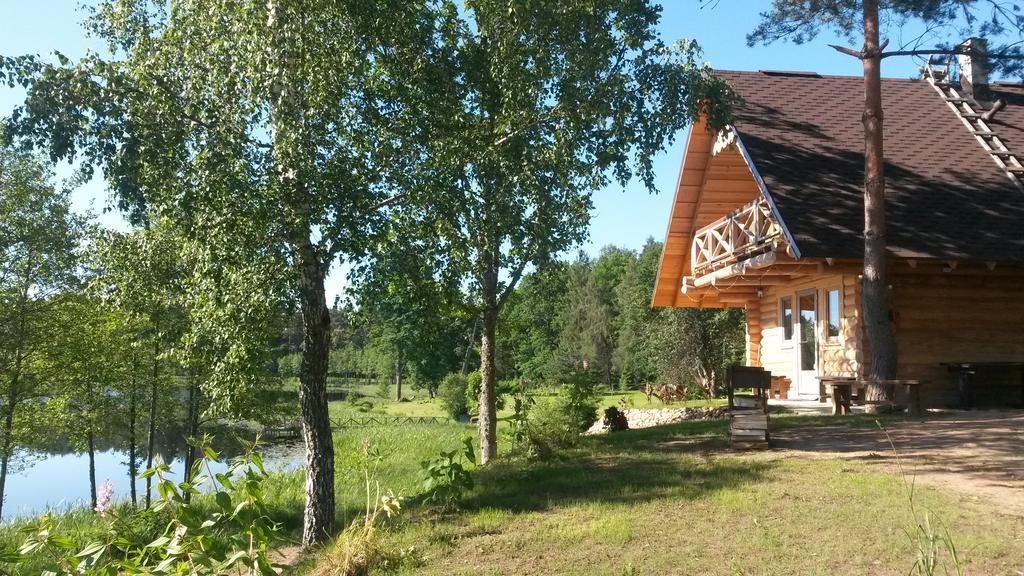Ezerkalni Villa Raiskums Екстериор снимка