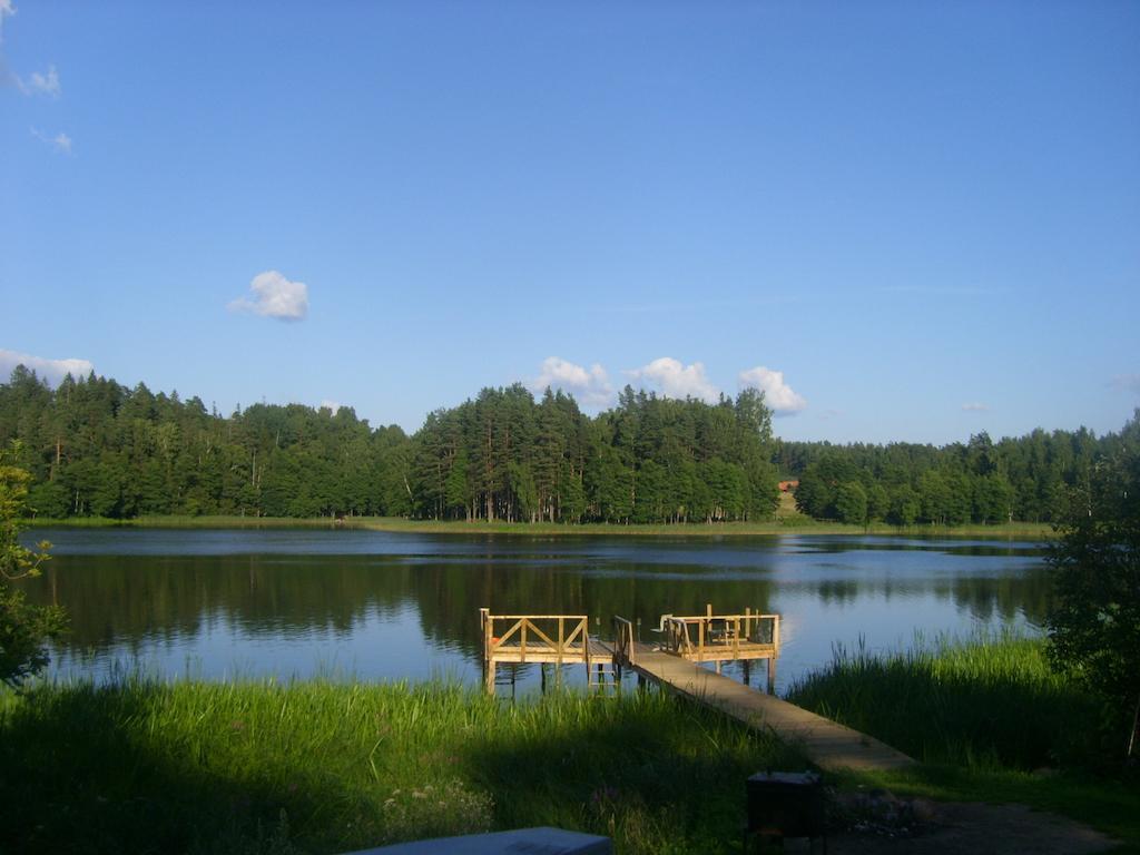 Ezerkalni Villa Raiskums Стая снимка