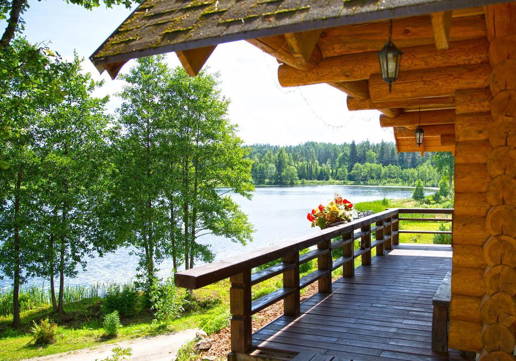 Ezerkalni Villa Raiskums Екстериор снимка