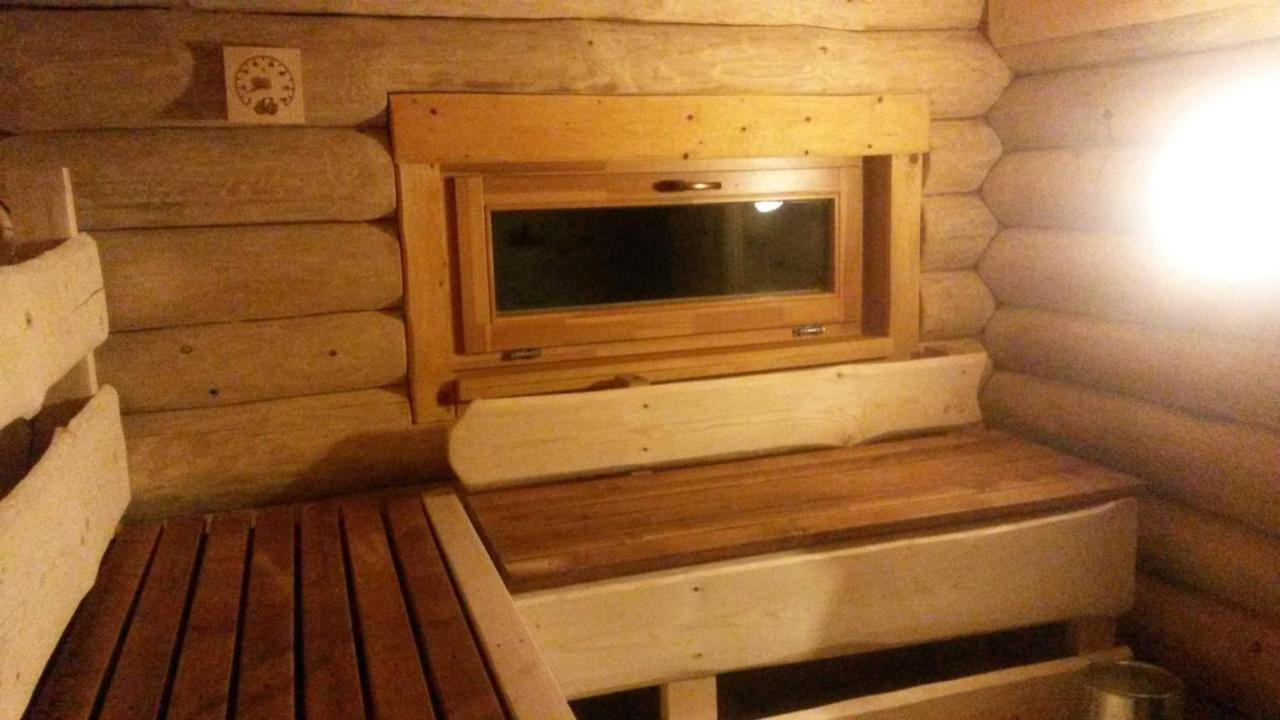 Ezerkalni Villa Raiskums Екстериор снимка